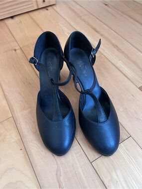 Dancing shoes new wtt